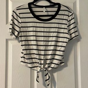 🌼White Striped Tie-Front Shirt